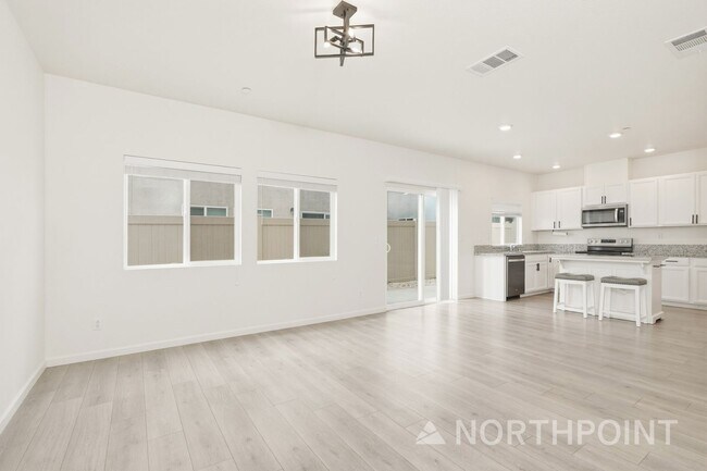 Building Photo - 3 BR/2.5BA | Newly Renovated Single Family Home | 1-Car Covered Parking | Nice backyard