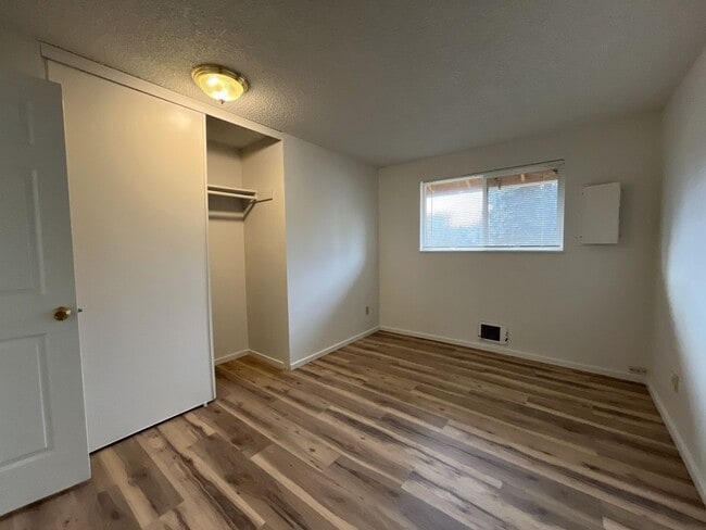 Building Photo - Spacious 3-Bedroom Home in Prime highly sought-after West Linn community