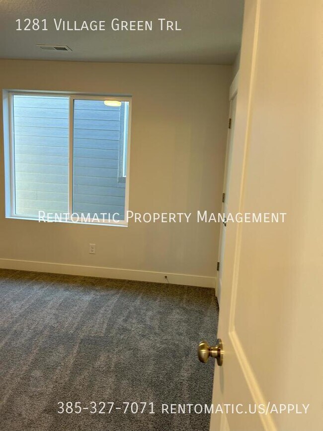 Building Photo - 1281 Vlg Grn Trl