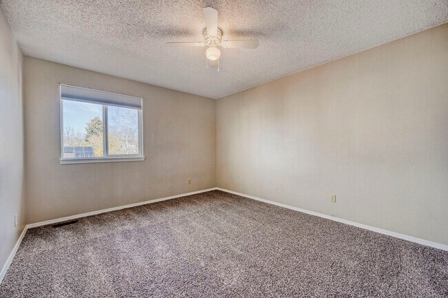 Building Photo - 8420 Ilex Dr