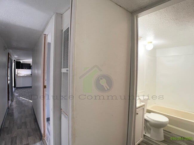 Building Photo - Newly Updated Mobile Home! Spacious 3 Bedroom! Baseline Estates