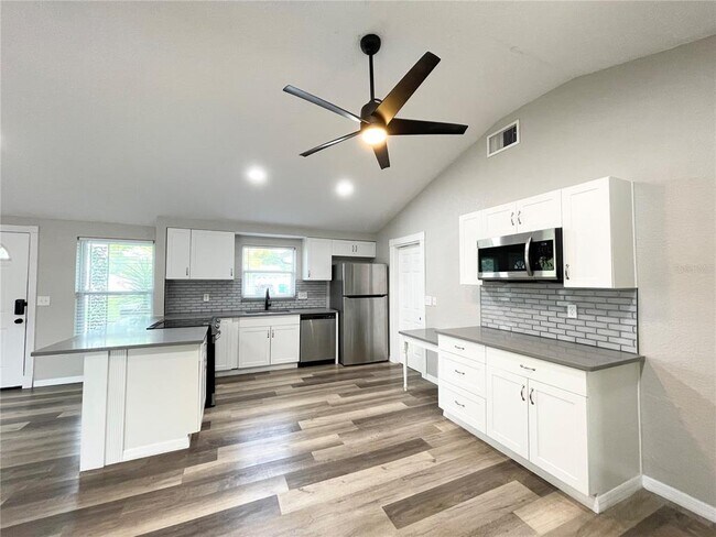 Building Photo - 11241 Yewtree Ave