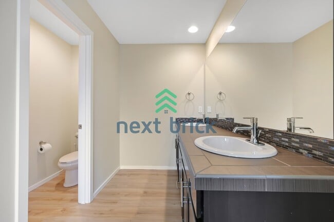 Building Photo - Spacious 3-Bedroom Lynnwood Retreat with 2230 sqft of Comfort!