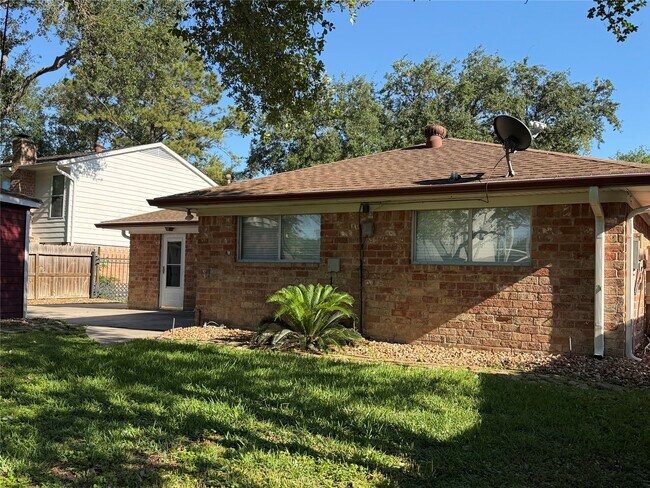 Building Photo - 11107 Sageking Dr