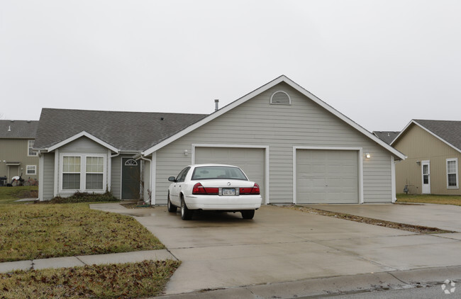 Building Photo - Lincoln Townhomes and Duplexes