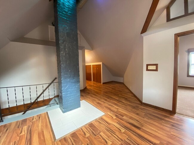 Building Photo - Downer upper house