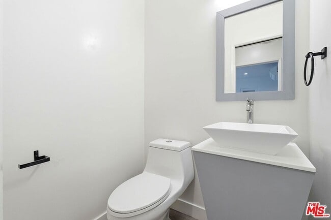 Building Photo - 612 Huntley Dr