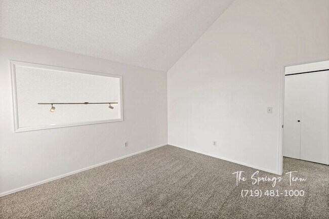Building Photo - 5448 Fiesta Ln