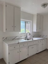 Building Photo - 412 Calle Cinco