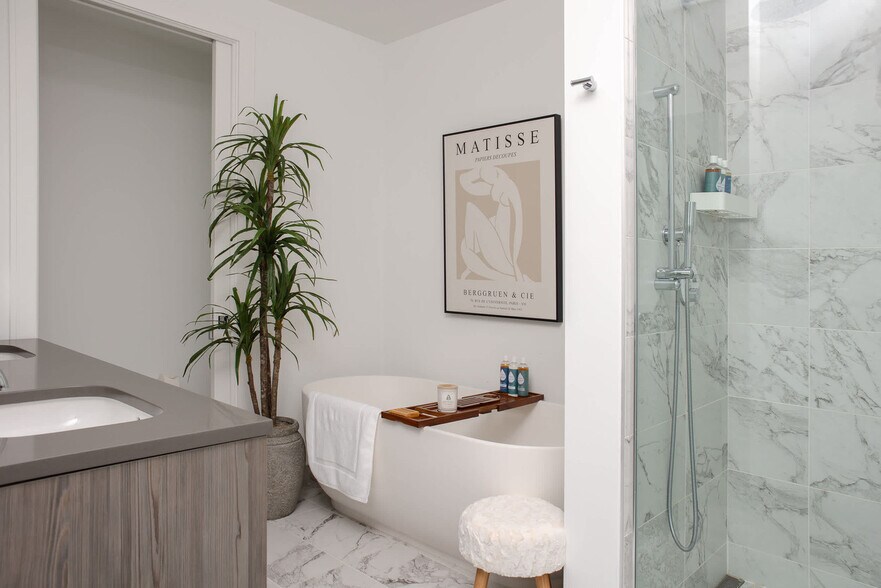 Building Photo - 60 E Randolph St