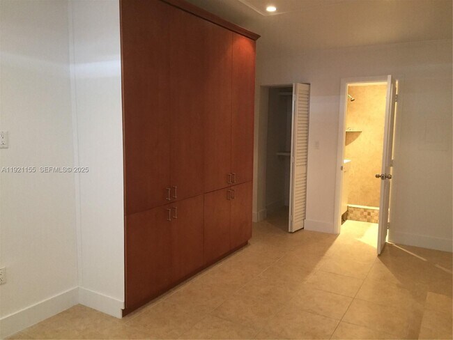 Building Photo - 1831 SW 17th Terrace