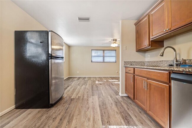 Building Photo - 3631 Anderson Ave