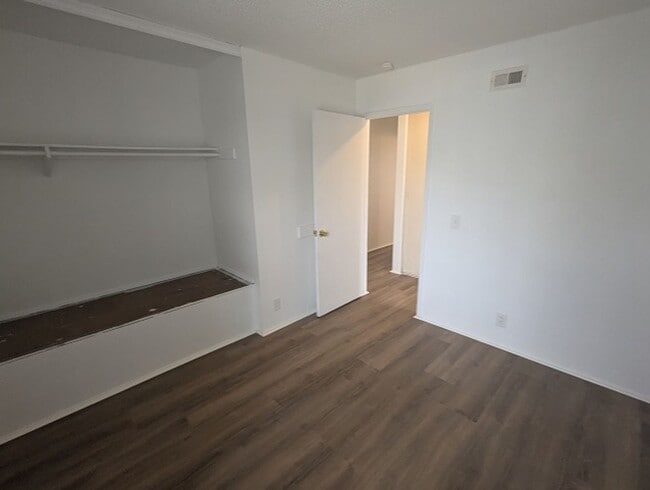 Building Photo - 4 Bedroom, 2 Bath - Single Story Home in P...