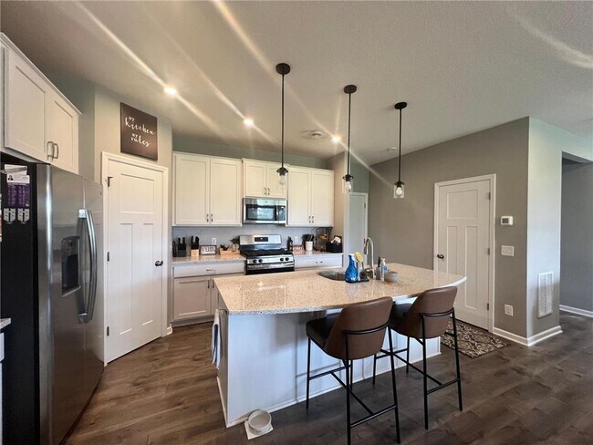 Building Photo - 7303 Fir Ln N