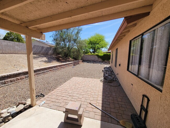 Building Photo - 9975 E Gray Hawk Dr