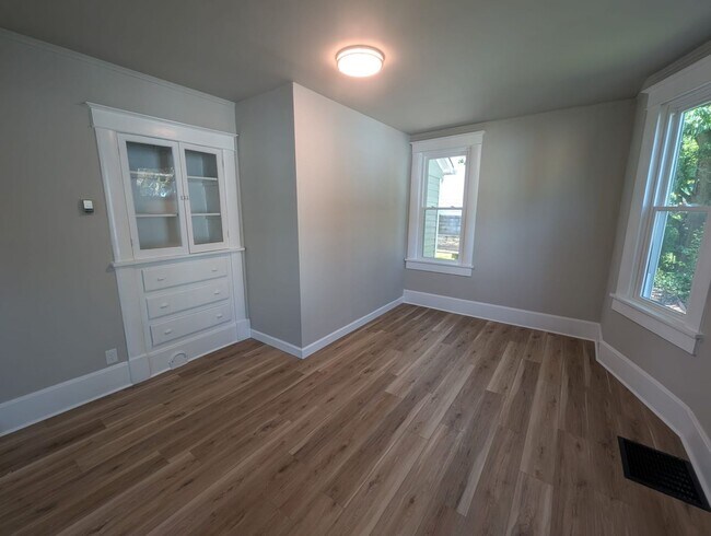 Building Photo - Remodeled 2-Bedroom Home with Main Floor Laundry & Two Car Garage