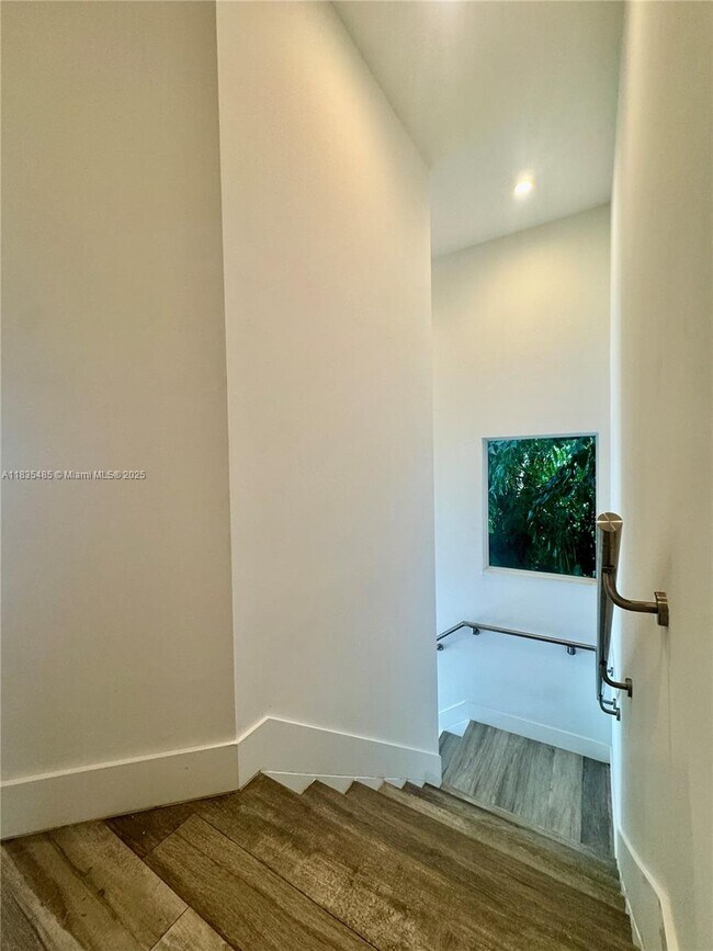 Building Photo - 2882 SW 37th Ct