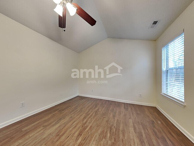 Building Photo - 1617 Oak Knoll Ln