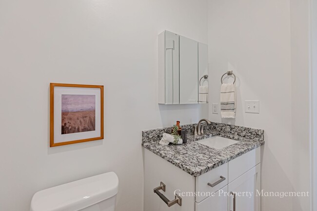 Building Photo - END UNIT - Darling 3 Bed 2.5 bath townhome...