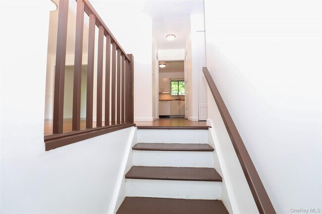 Building Photo - 259 Village Ct