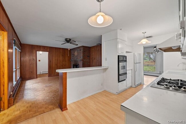 Building Photo - 5 Steinway Ct