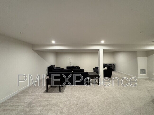 Building Photo - 2609 Skeeter Ct