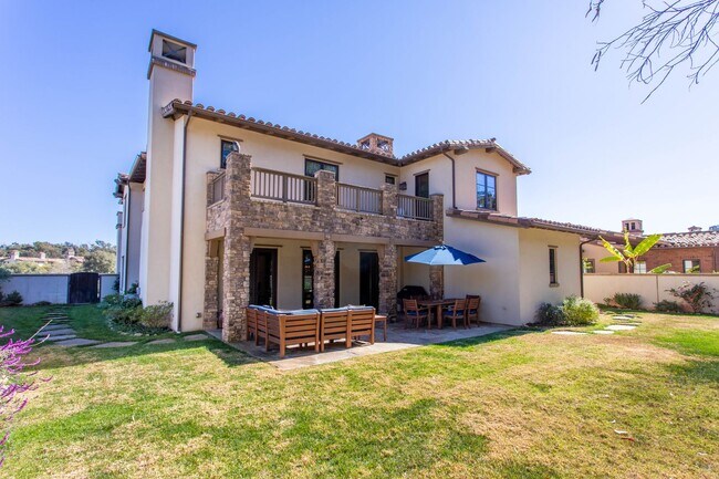 Building Photo - Large 5 bed / 5 bath Tuscan Style Home on ...