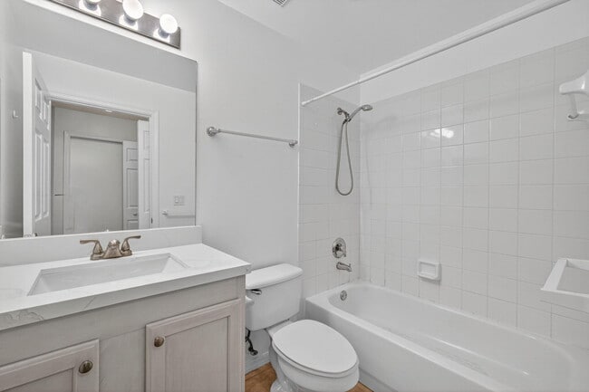 Building Photo - 5020 N La Sedona Cir