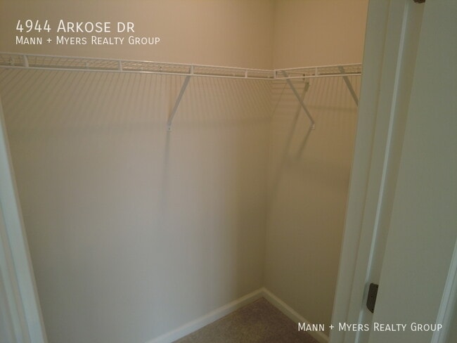 Building Photo - 4944 Arkose Dr