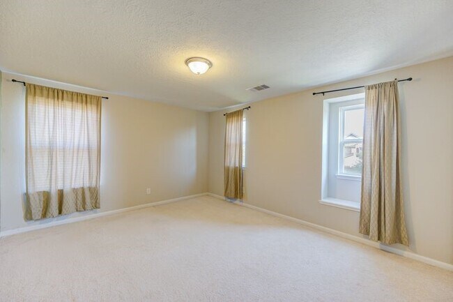 Building Photo - 5918 Rivergrove Bend Dr