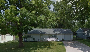 Building Photo - 3 bed 1 bath Single Family Home with 1 car attached Garage