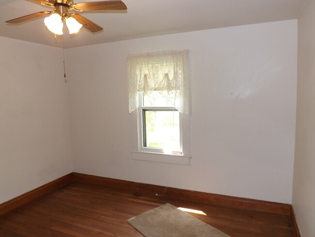 Building Photo - 3 Bedroom Home Close to WCU available 8/4/...