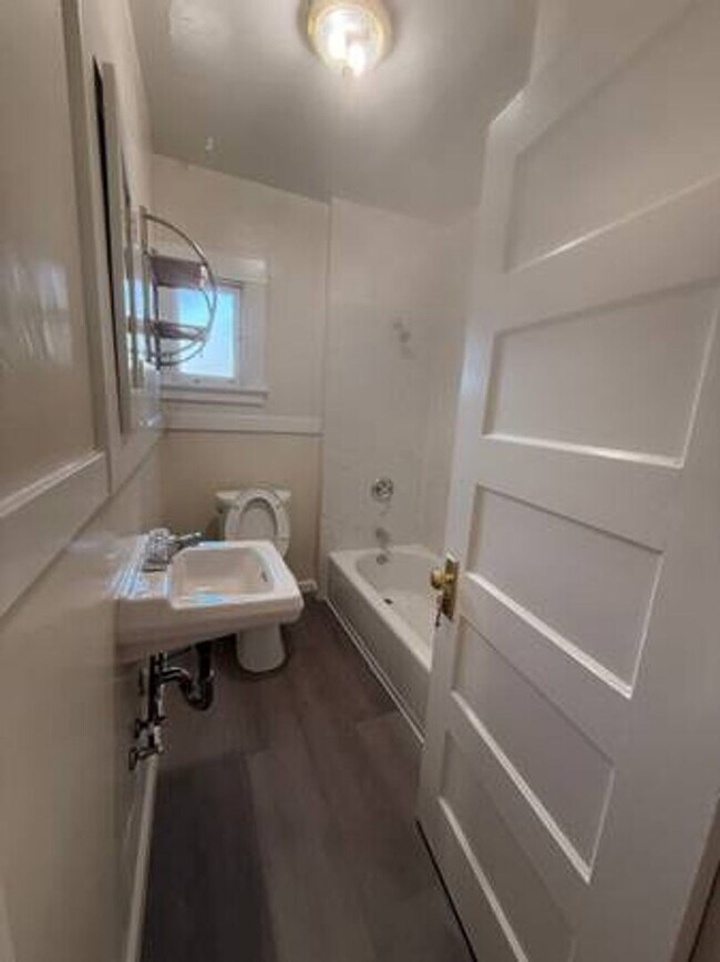 Building Photo - Great location and is just off the main St...