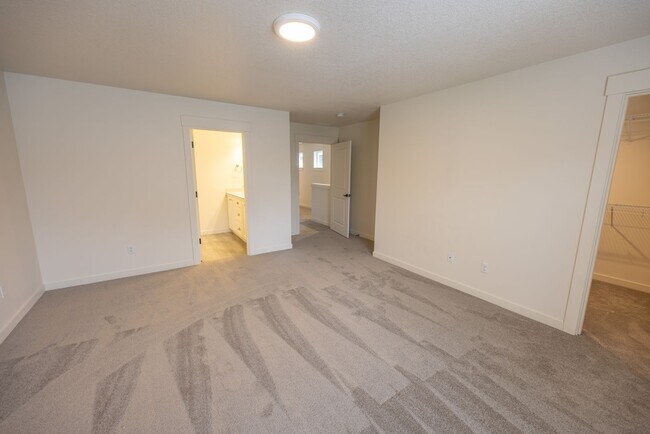 Building Photo - Three Bedroom Home in Ridgefield