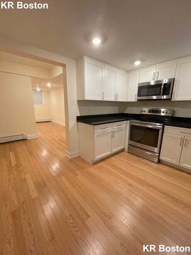 Building Photo - 63 Green St