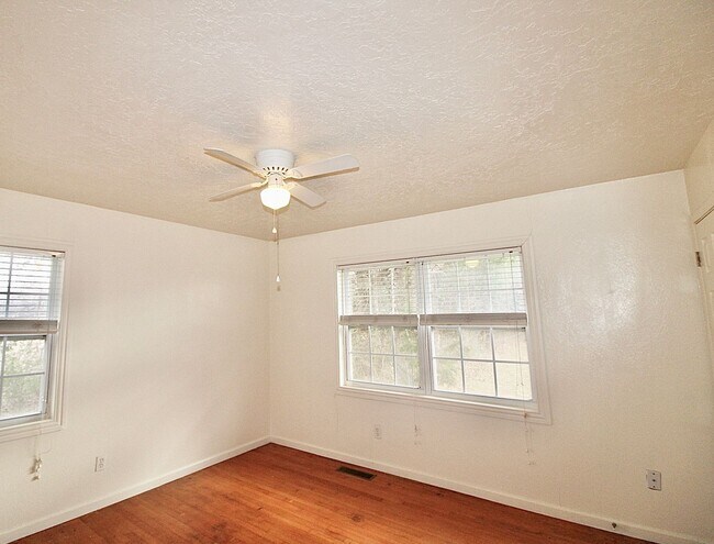 Building Photo - 2000 Alameda St