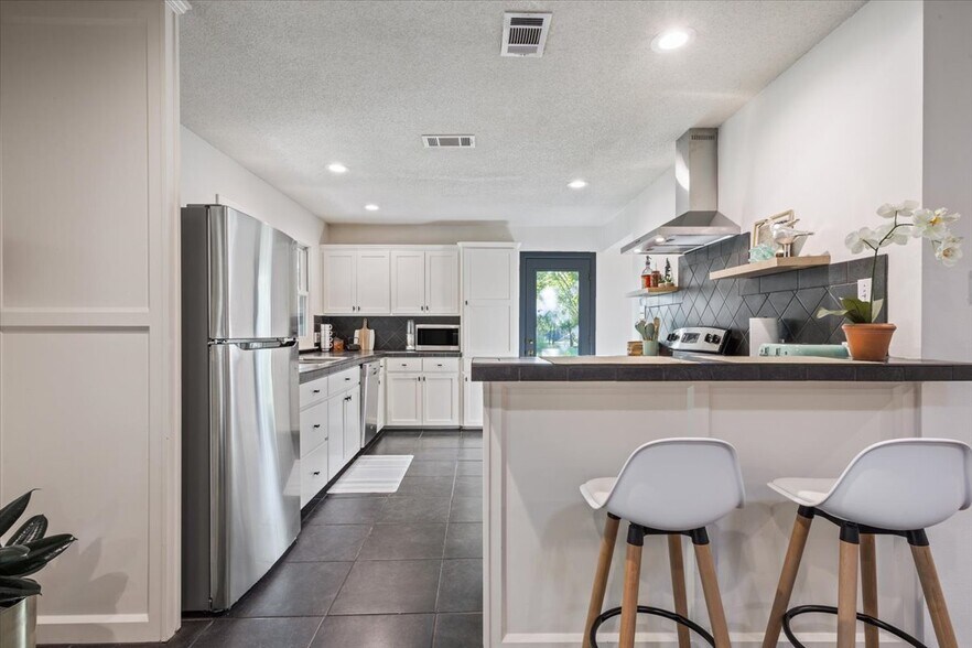 Building Photo - 12205 Midland Walk