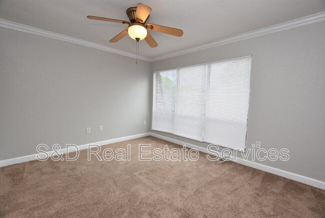 Building Photo - 1836 N Crystal Lake Dr