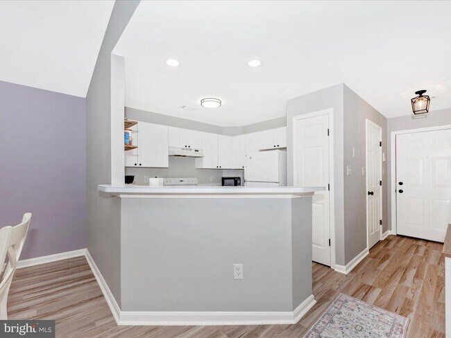 Building Photo - 2501 Coach House Way