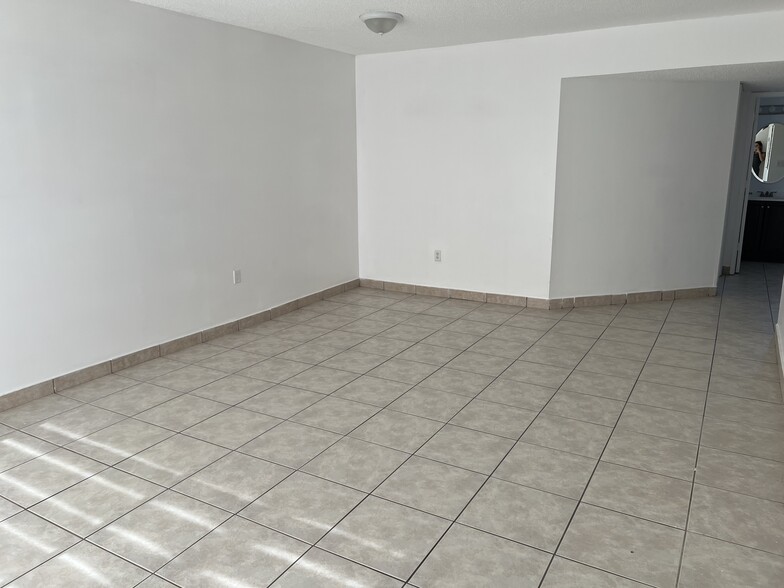 Building Photo - 1155 NW 124th Pl