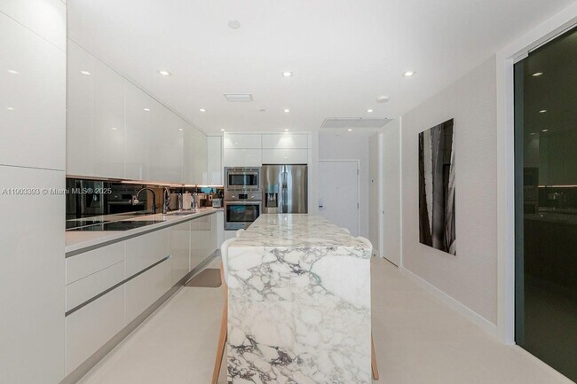 Building Photo - 2301 Collins Ave