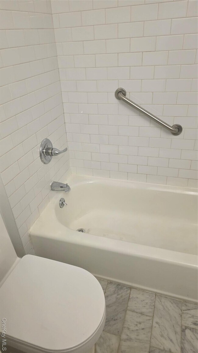 Building Photo - 3 Main St