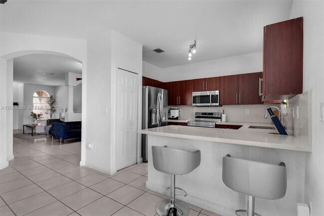Building Photo - 2583 SE 13th Ct