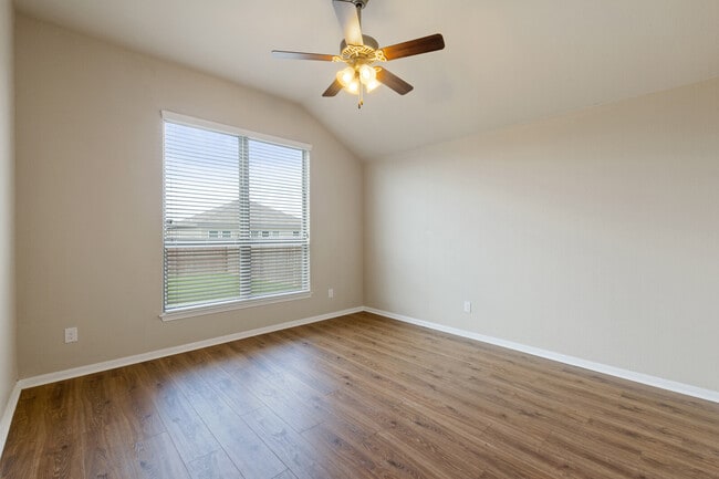 Building Photo - 8025 Hawthorn