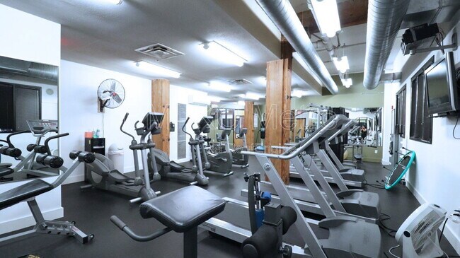 Building Photo - 200 Main St