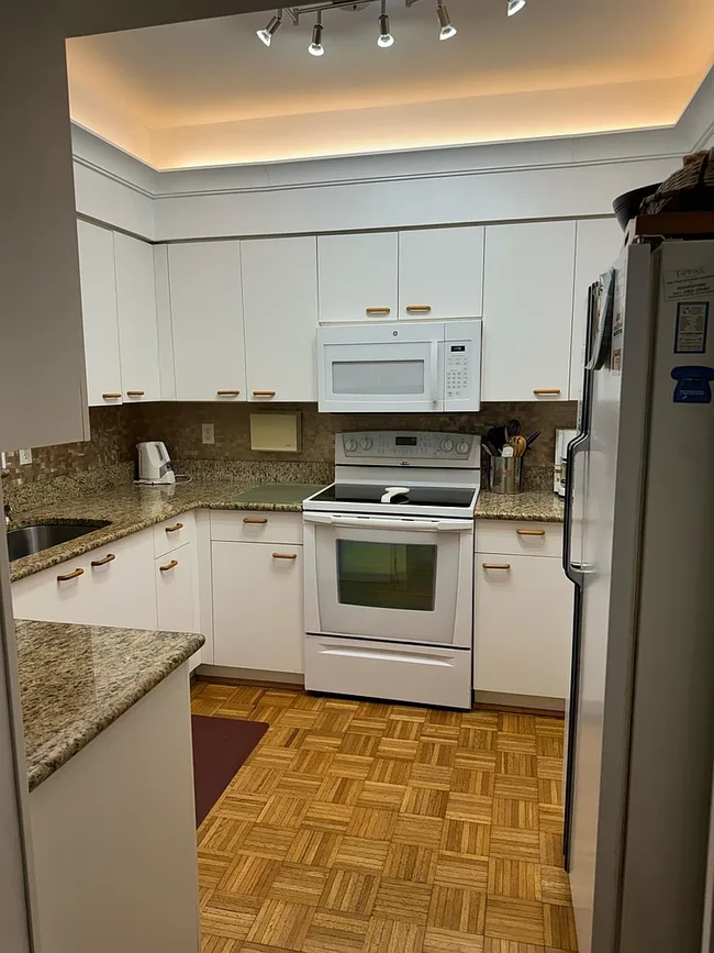 Kitchen with wooden floor. - 106 Siena Way