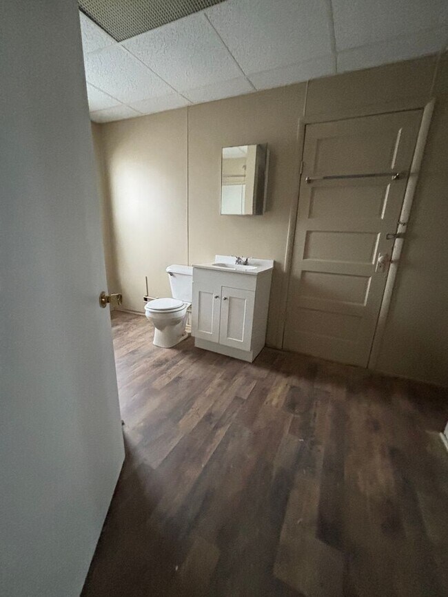 Building Photo - 3 Bdrm 1.5 Bath Duplex in Union Township