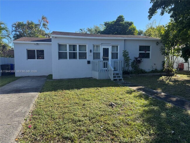 Building Photo - 825 N 26th Ave