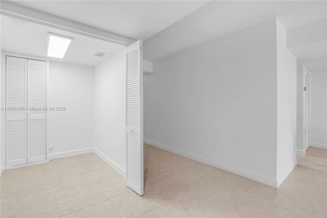 Building Photo - 3827 NE 166th St