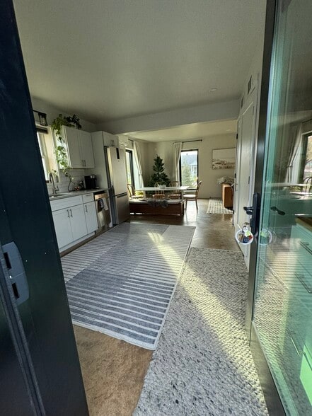 Building Photo - 50 Patchen Rd